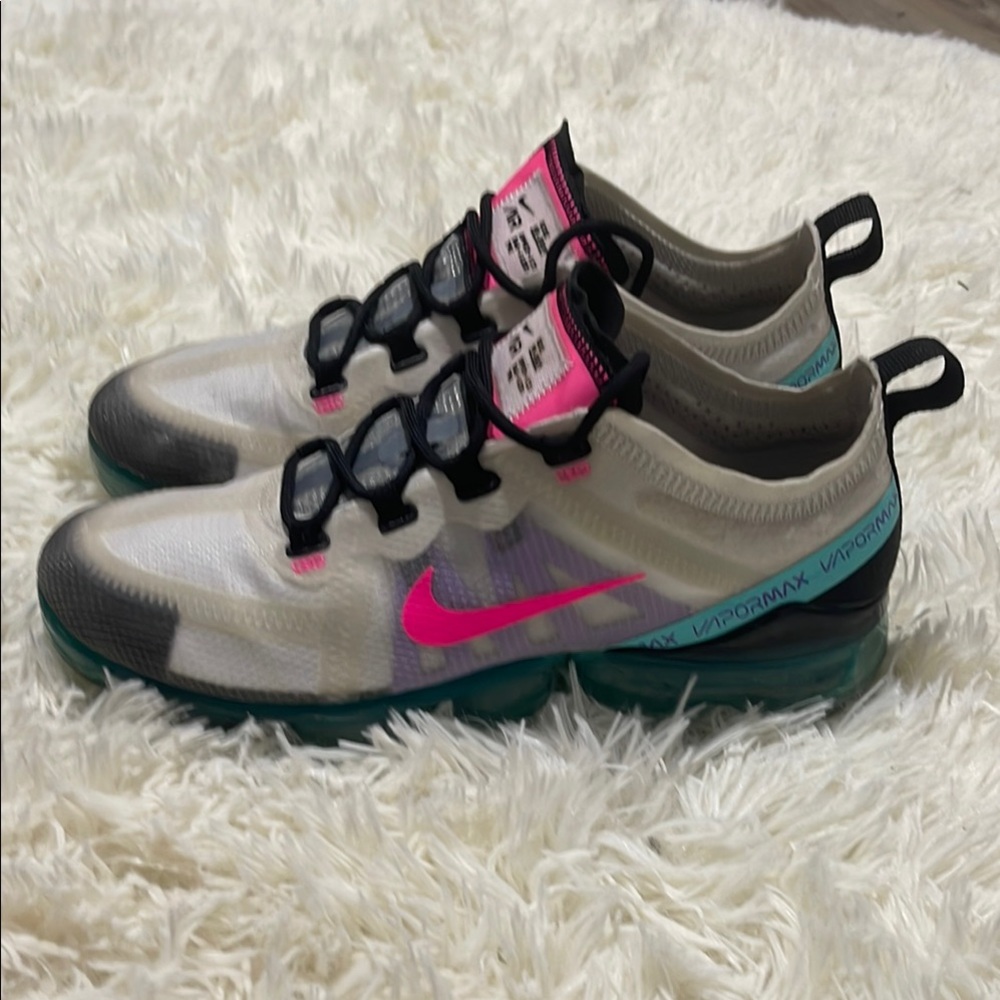 Women’s 2019 Nike Vapor Max South Beach Running Gym Shoe Training Shoe Size: 7.5
